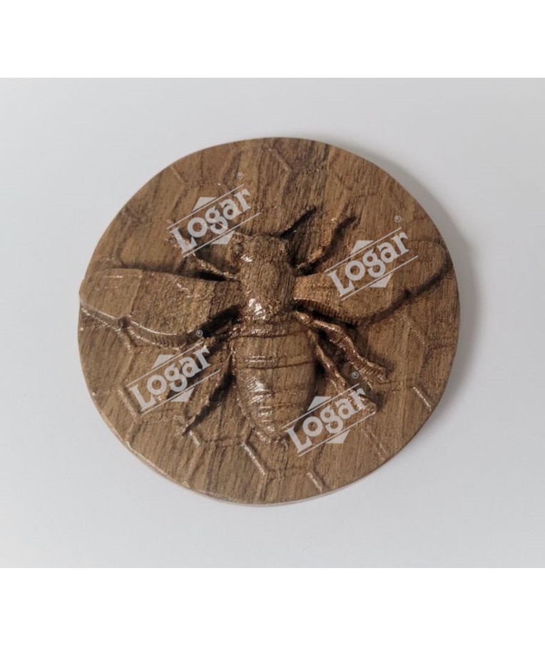 Magnet with bee – walnut wood